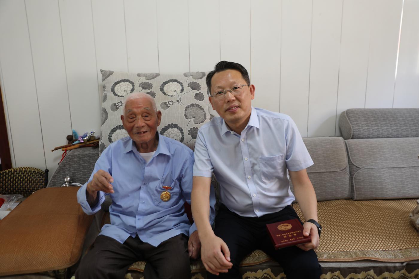 1755674111440 NE2A6568